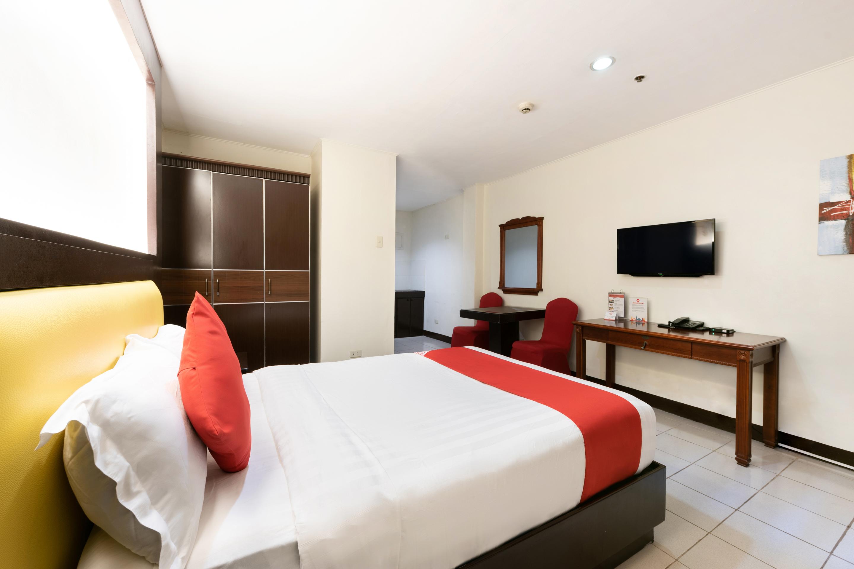 Oyo 115 Northridge Mansions Hotel Кесон Сити Екстериор снимка