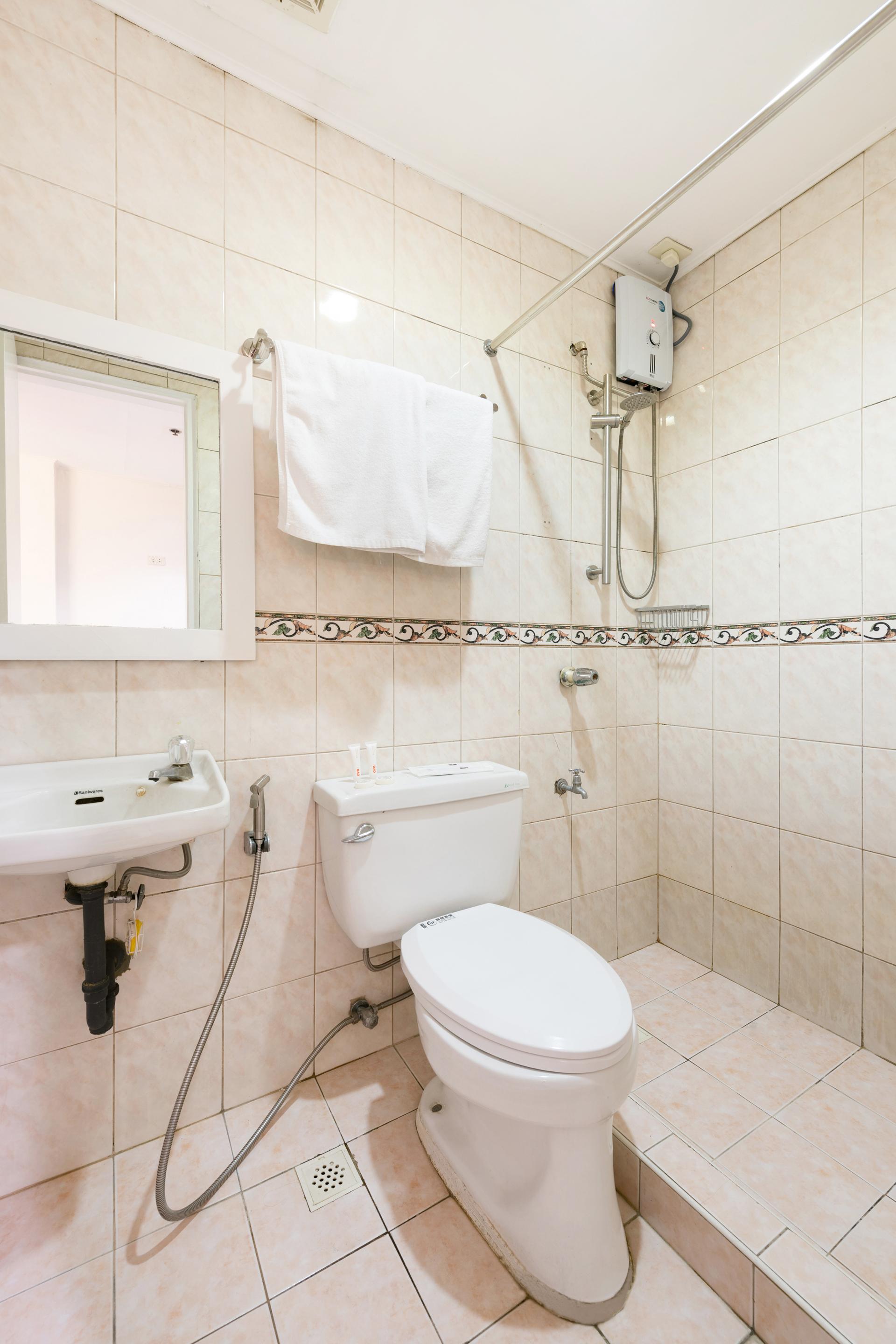 Oyo 115 Northridge Mansions Hotel Кесон Сити Екстериор снимка