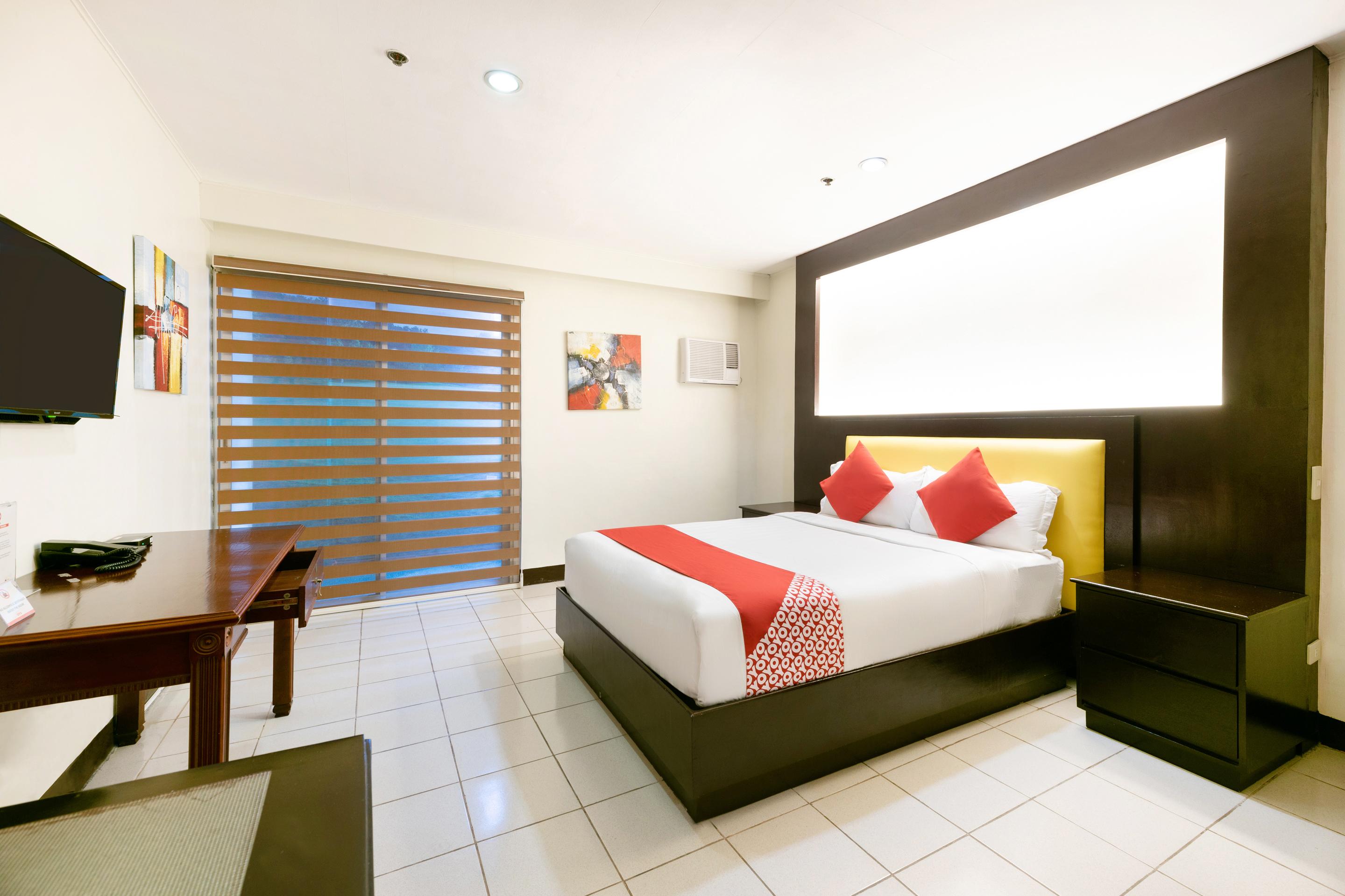 Oyo 115 Northridge Mansions Hotel Кесон Сити Екстериор снимка