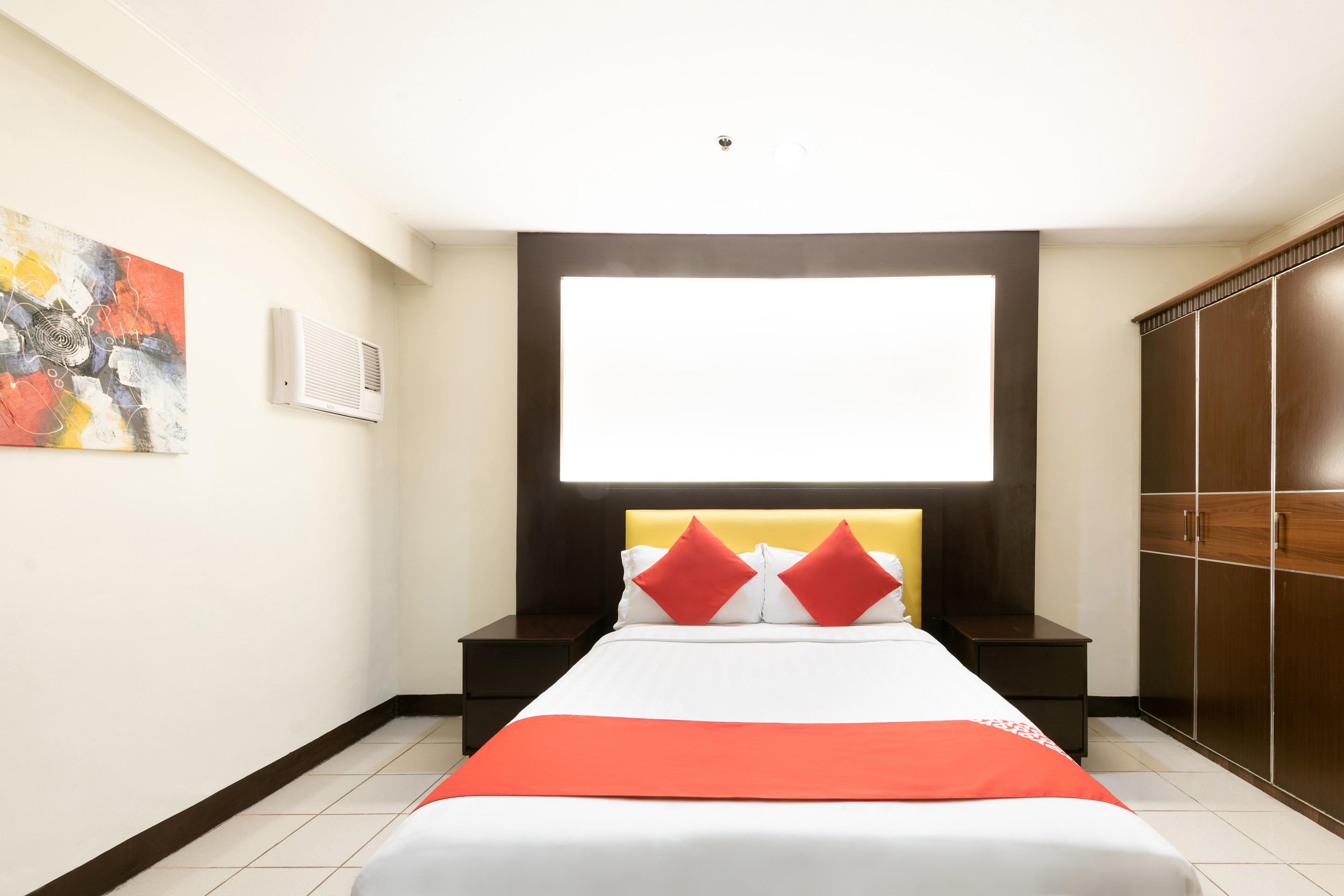 Oyo 115 Northridge Mansions Hotel Кесон Сити Екстериор снимка