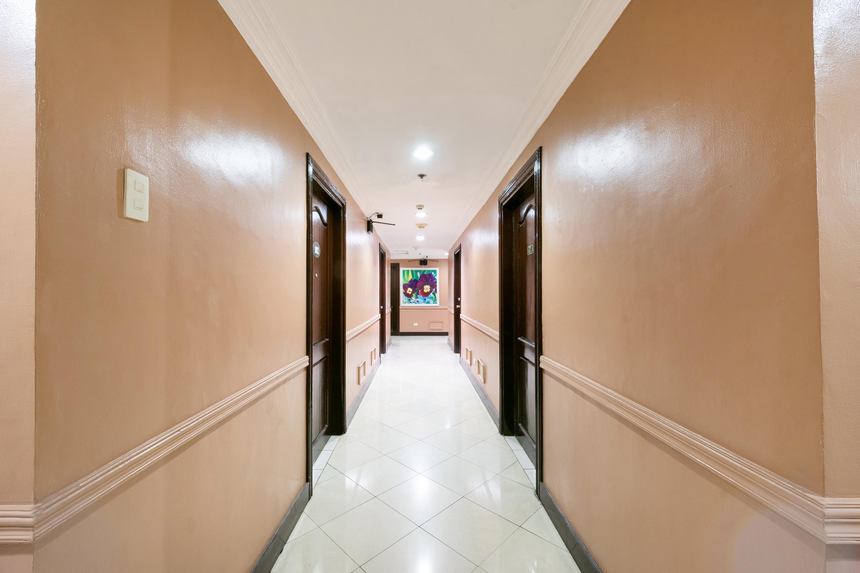 Oyo 115 Northridge Mansions Hotel Кесон Сити Екстериор снимка