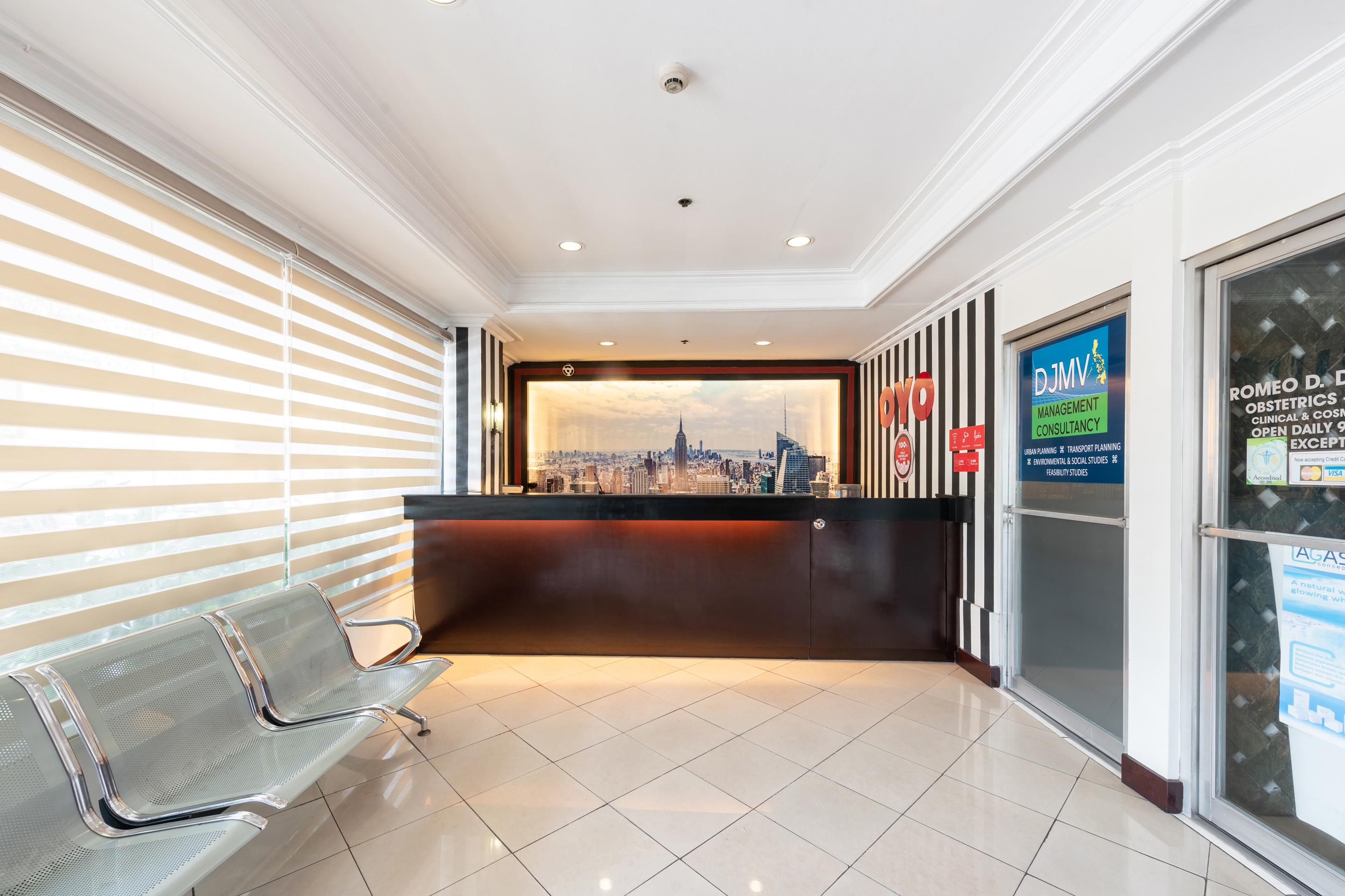 Oyo 115 Northridge Mansions Hotel Кесон Сити Екстериор снимка