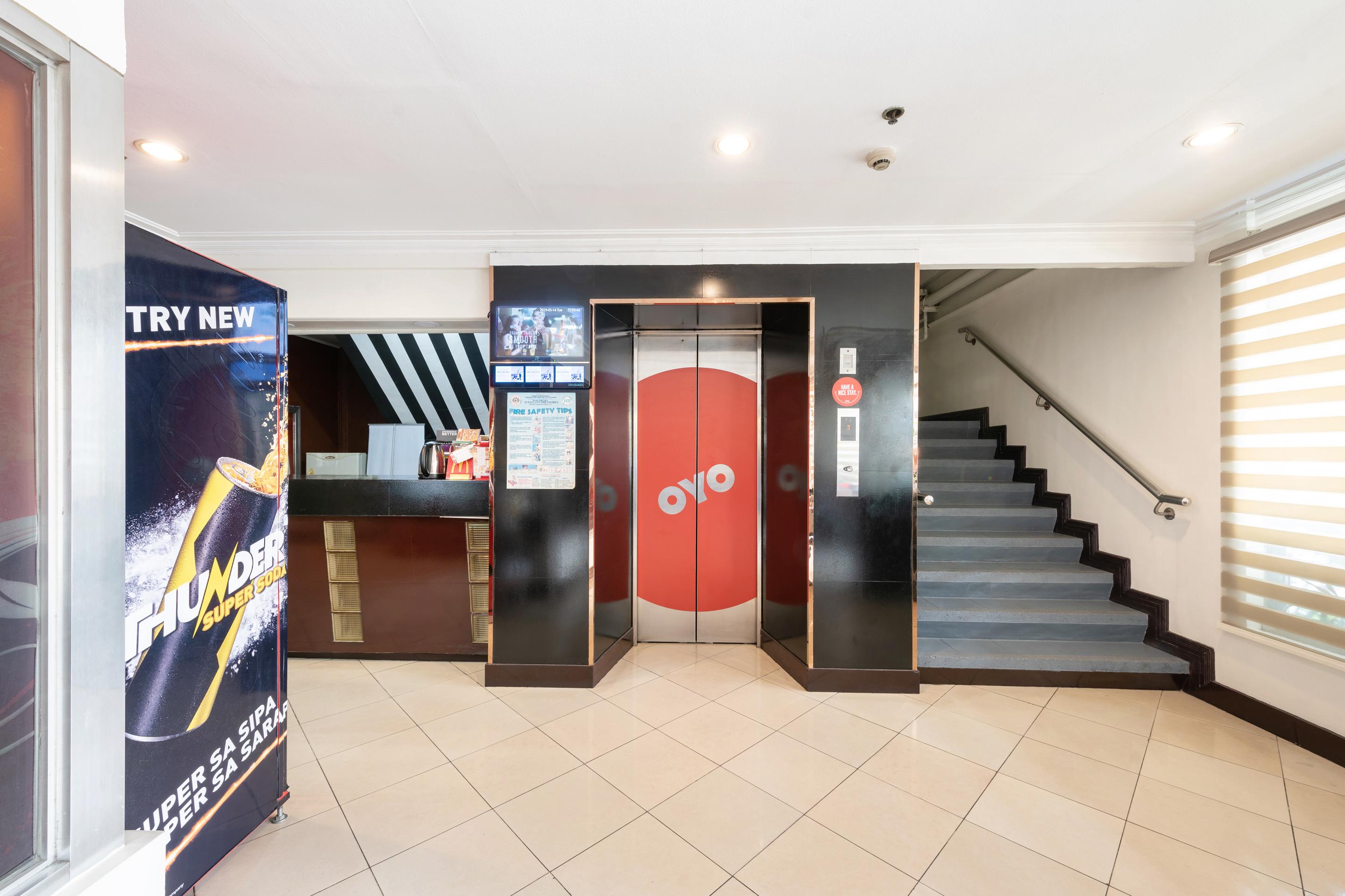 Oyo 115 Northridge Mansions Hotel Кесон Сити Екстериор снимка