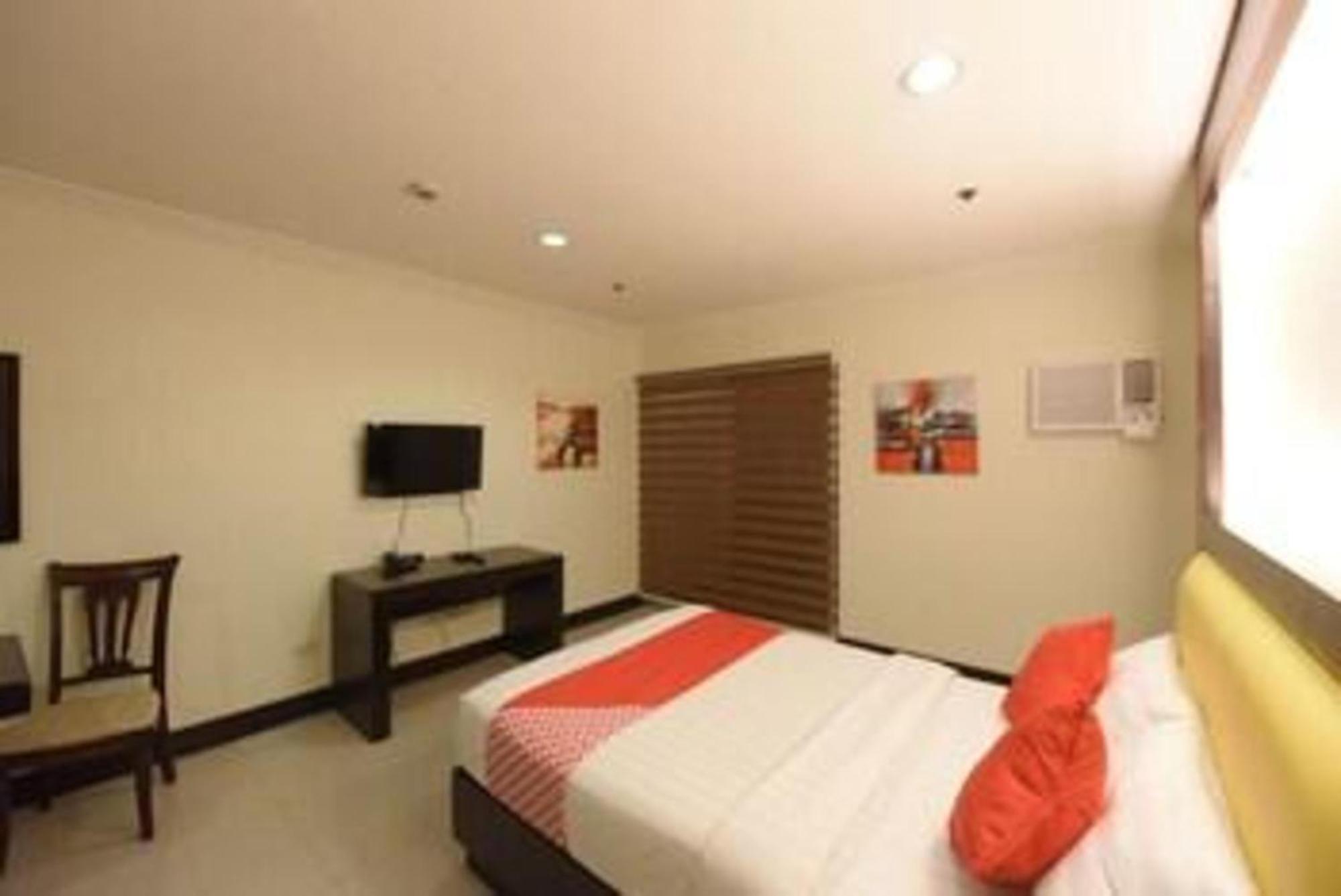 Oyo 115 Northridge Mansions Hotel Кесон Сити Екстериор снимка