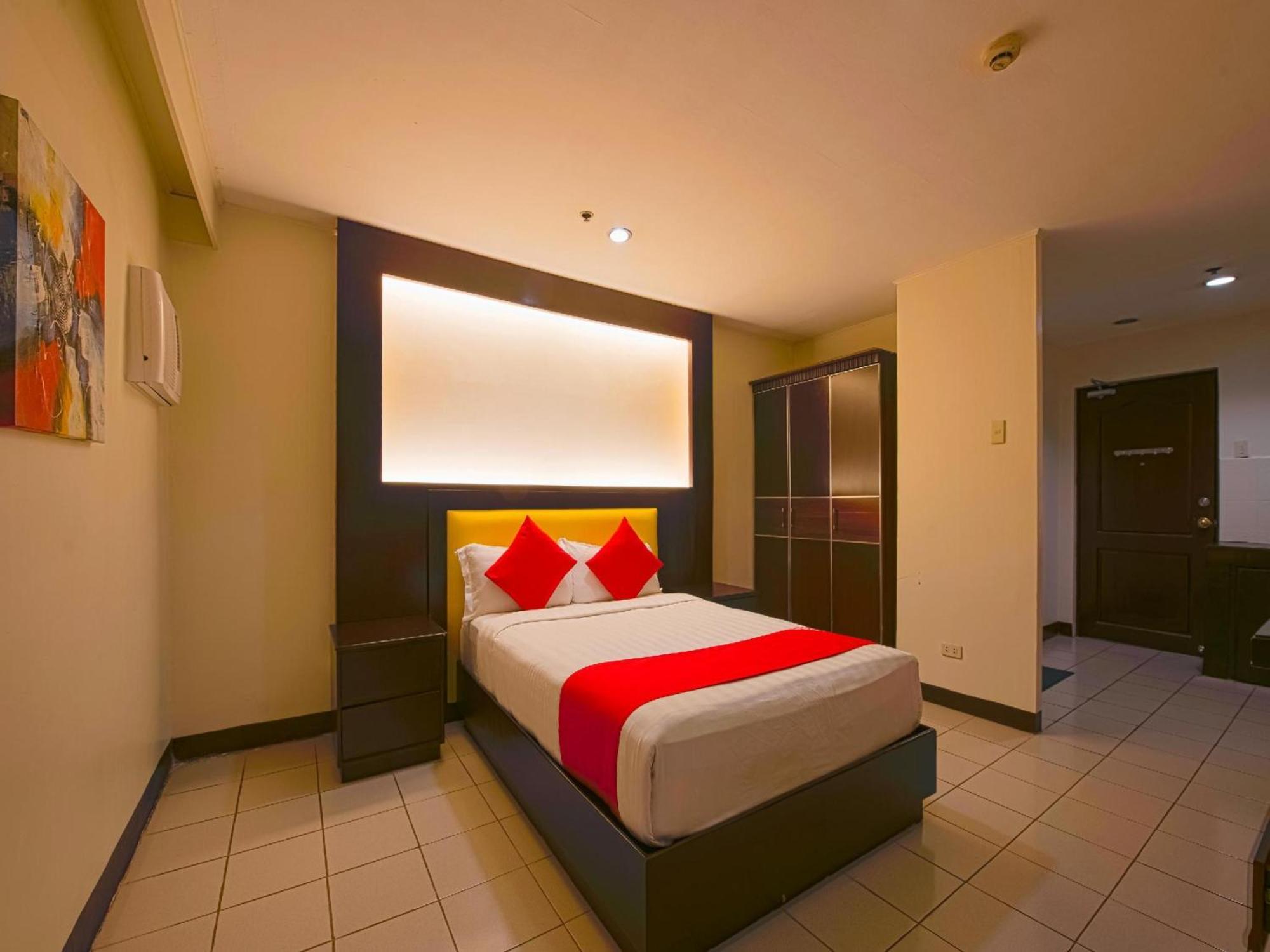 Oyo 115 Northridge Mansions Hotel Кесон Сити Екстериор снимка