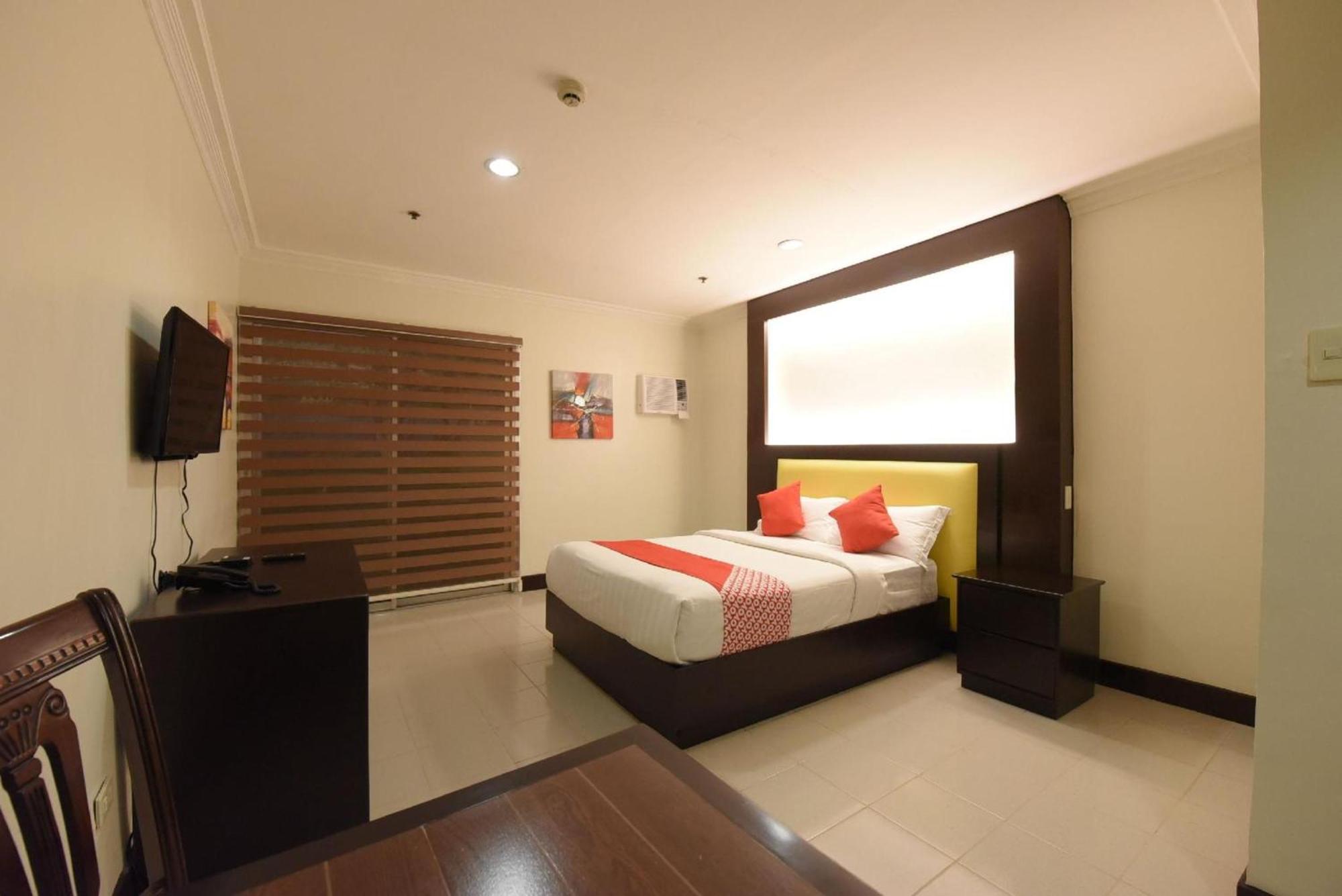 Oyo 115 Northridge Mansions Hotel Кесон Сити Екстериор снимка