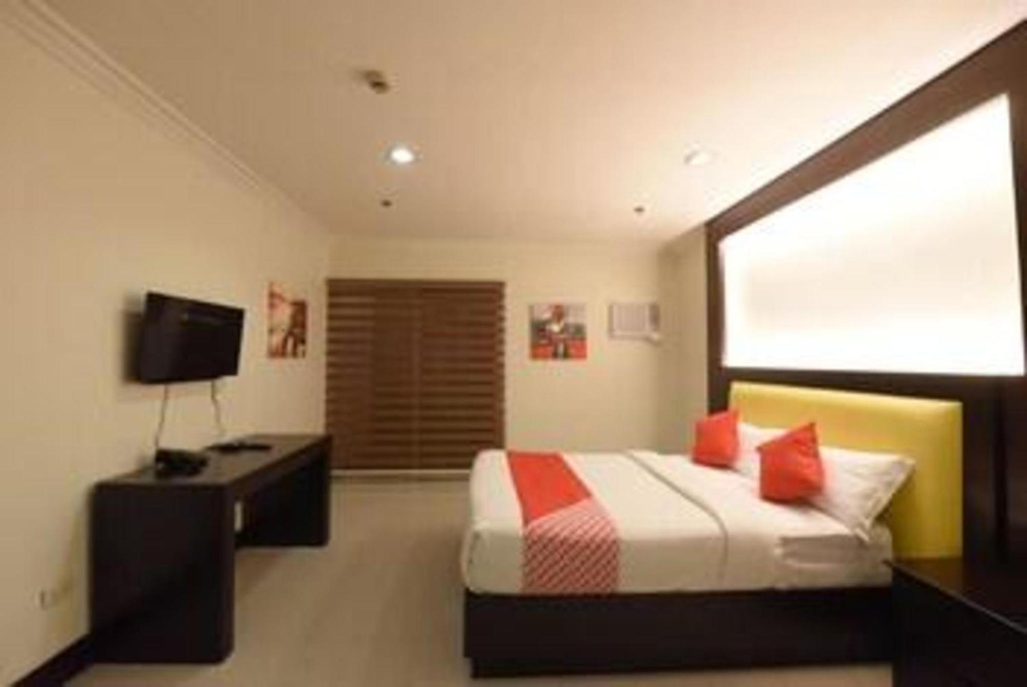 Oyo 115 Northridge Mansions Hotel Кесон Сити Екстериор снимка