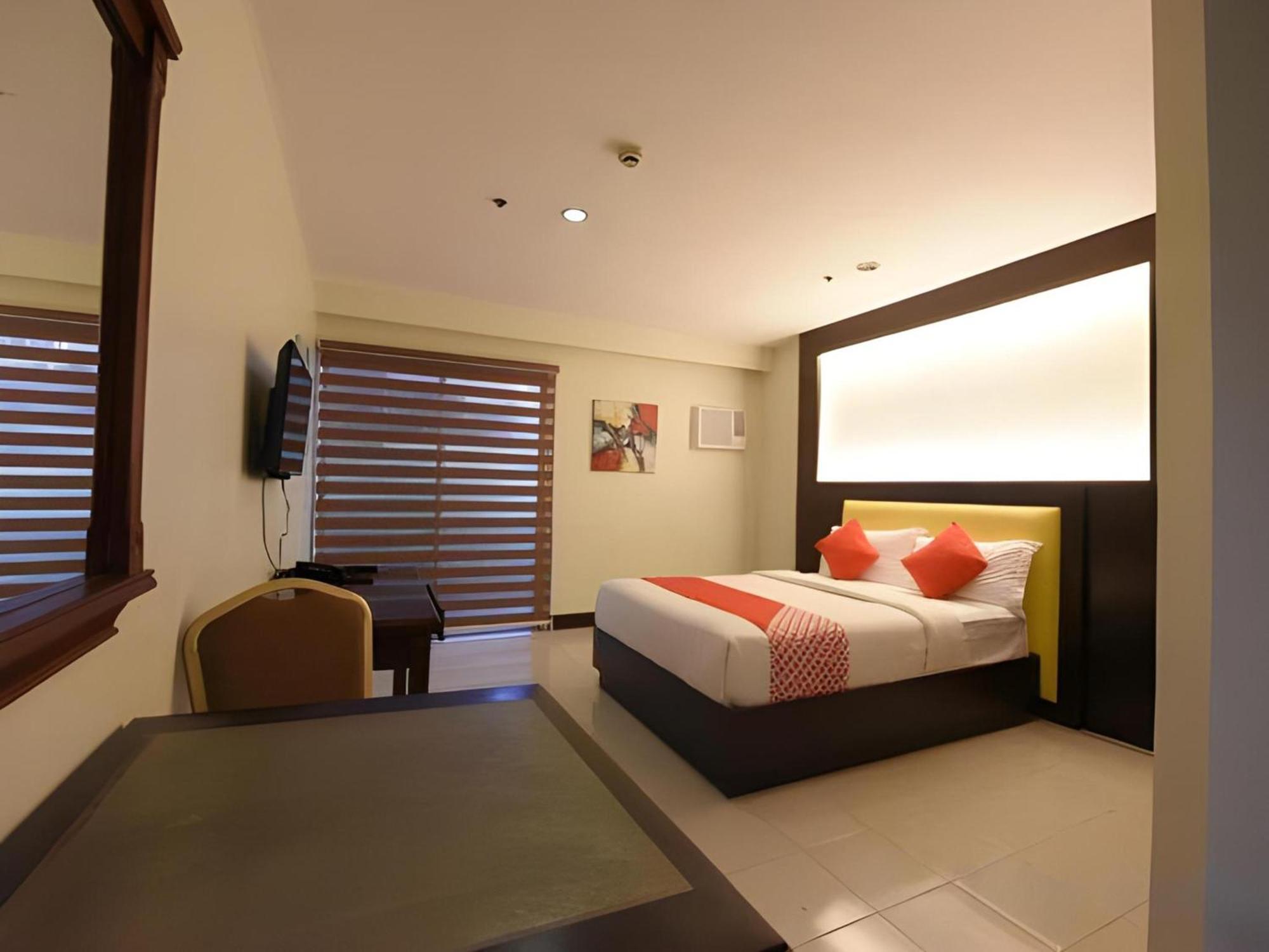 Oyo 115 Northridge Mansions Hotel Кесон Сити Екстериор снимка