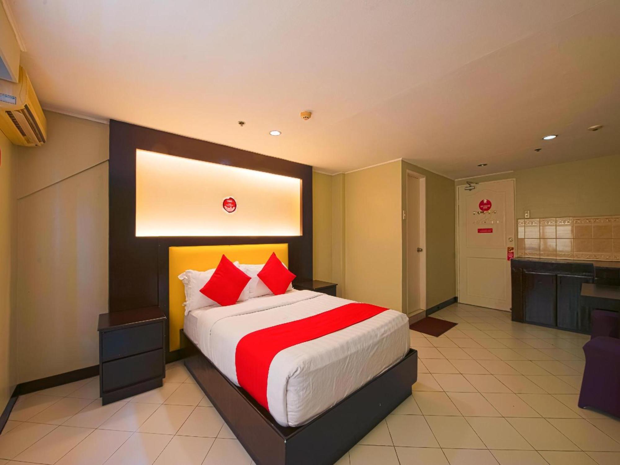 Oyo 115 Northridge Mansions Hotel Кесон Сити Екстериор снимка
