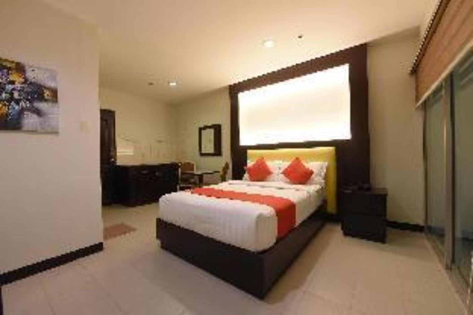 Oyo 115 Northridge Mansions Hotel Кесон Сити Екстериор снимка