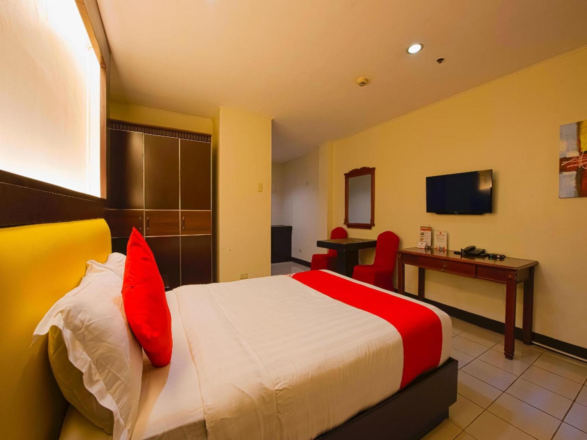 Oyo 115 Northridge Mansions Hotel Кесон Сити Екстериор снимка