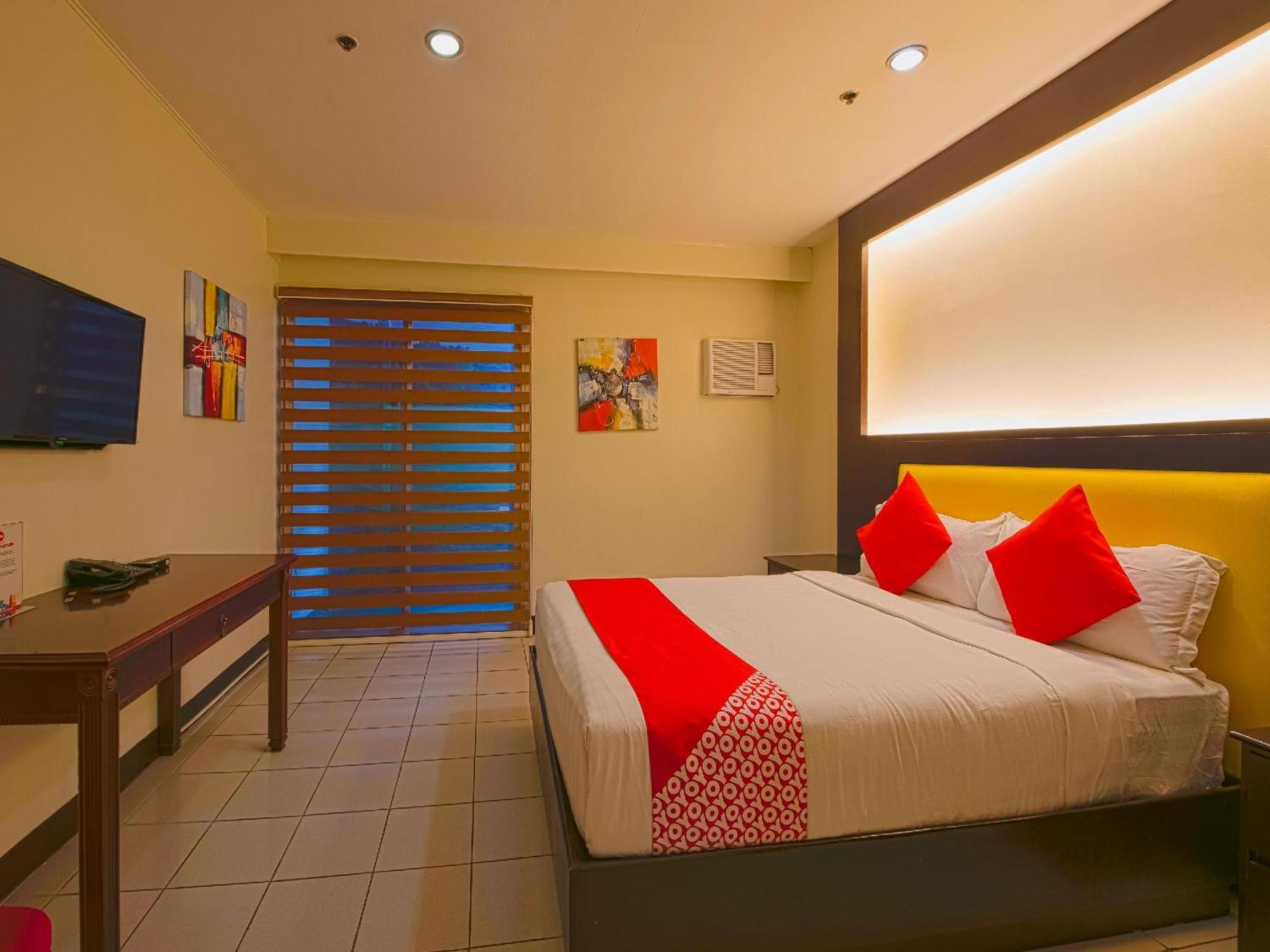 Oyo 115 Northridge Mansions Hotel Кесон Сити Екстериор снимка