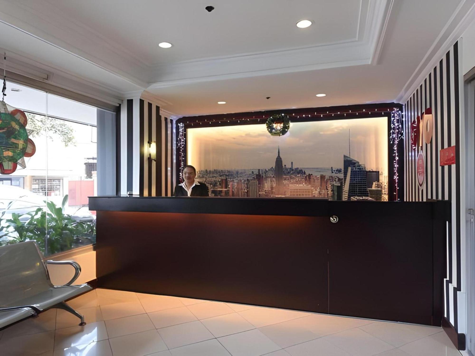 Oyo 115 Northridge Mansions Hotel Кесон Сити Екстериор снимка