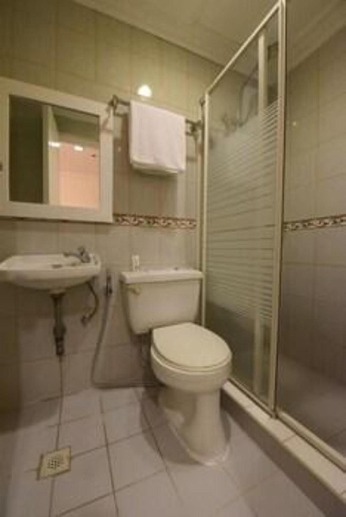 Oyo 115 Northridge Mansions Hotel Кесон Сити Екстериор снимка
