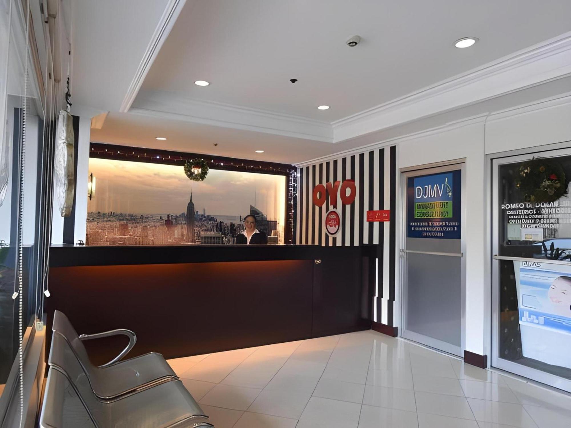 Oyo 115 Northridge Mansions Hotel Кесон Сити Екстериор снимка