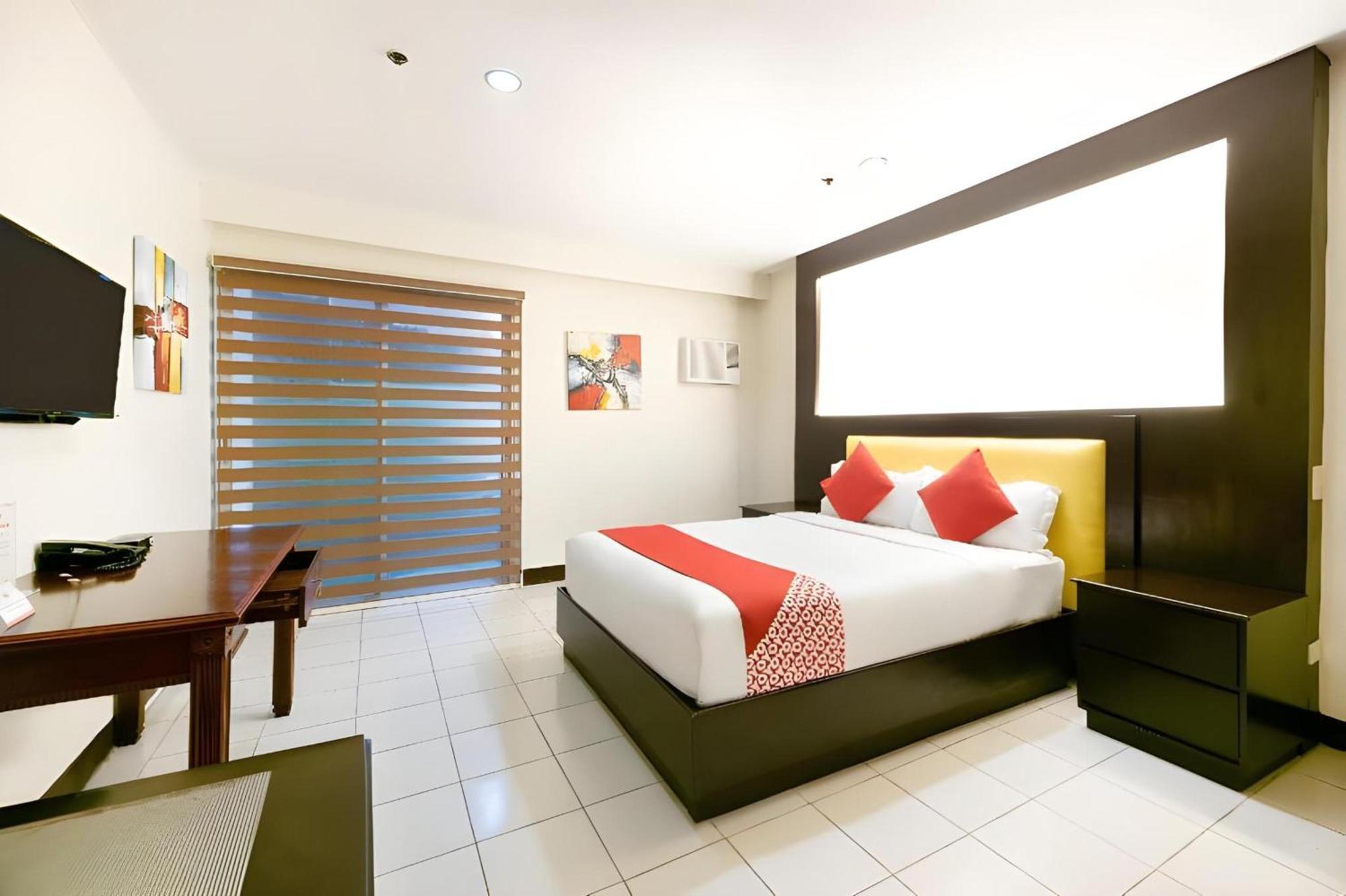 Oyo 115 Northridge Mansions Hotel Кесон Сити Екстериор снимка
