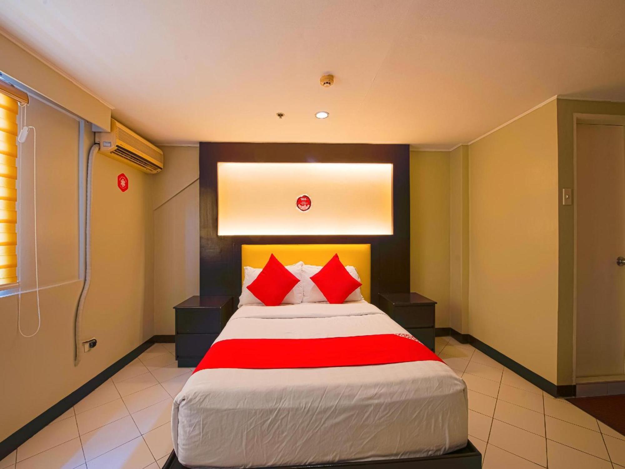 Oyo 115 Northridge Mansions Hotel Кесон Сити Екстериор снимка