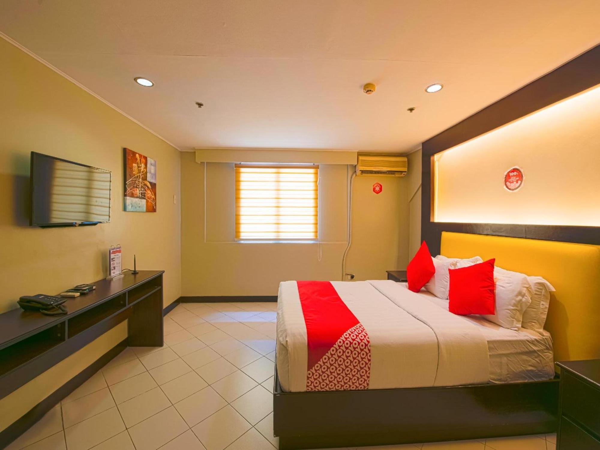 Oyo 115 Northridge Mansions Hotel Кесон Сити Екстериор снимка