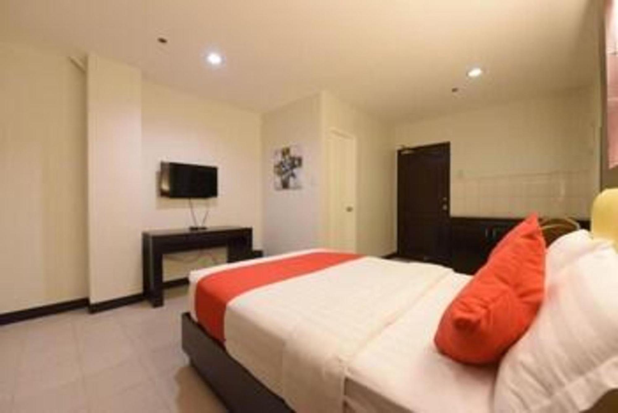 Oyo 115 Northridge Mansions Hotel Кесон Сити Екстериор снимка