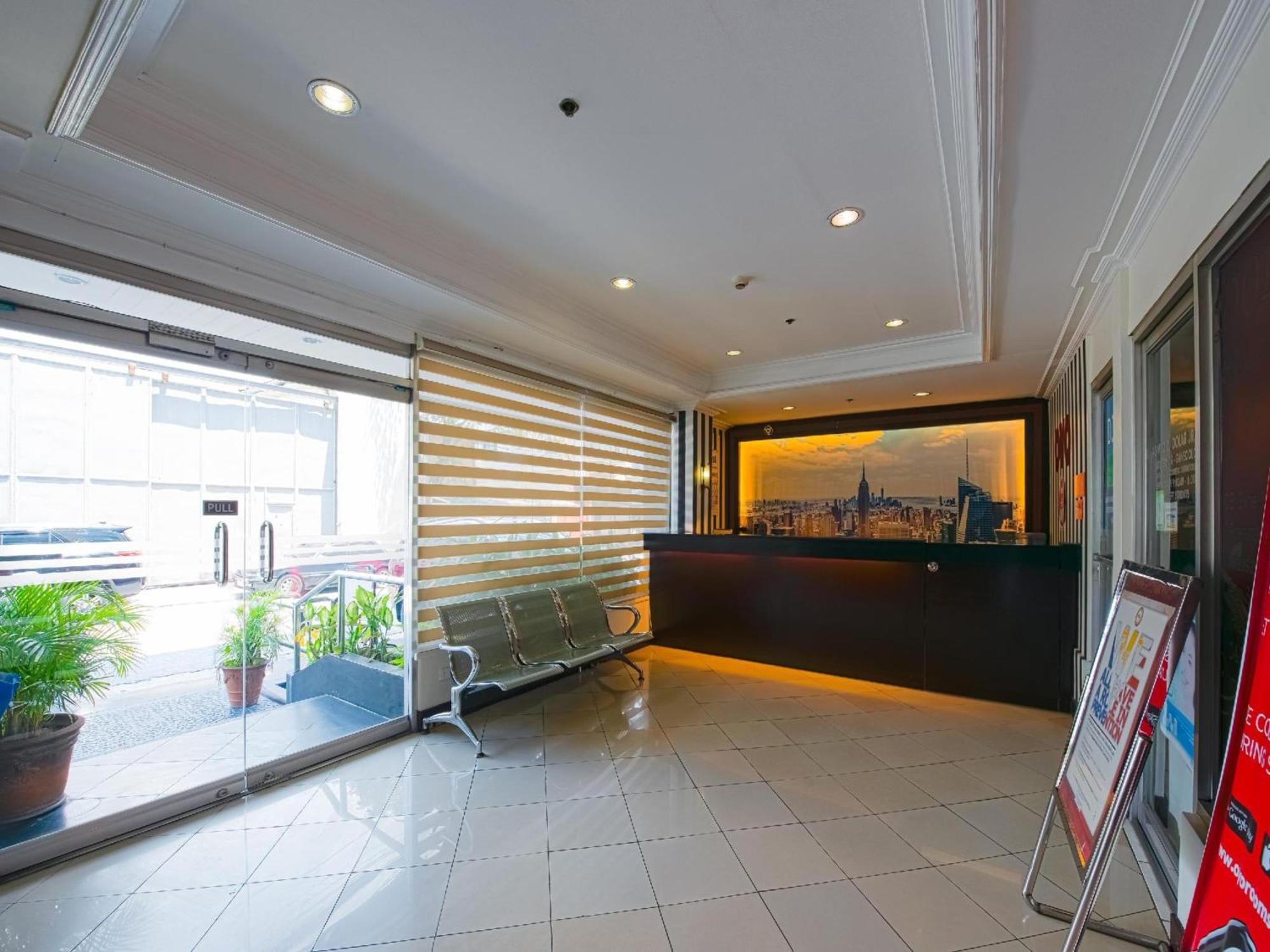 Oyo 115 Northridge Mansions Hotel Кесон Сити Екстериор снимка