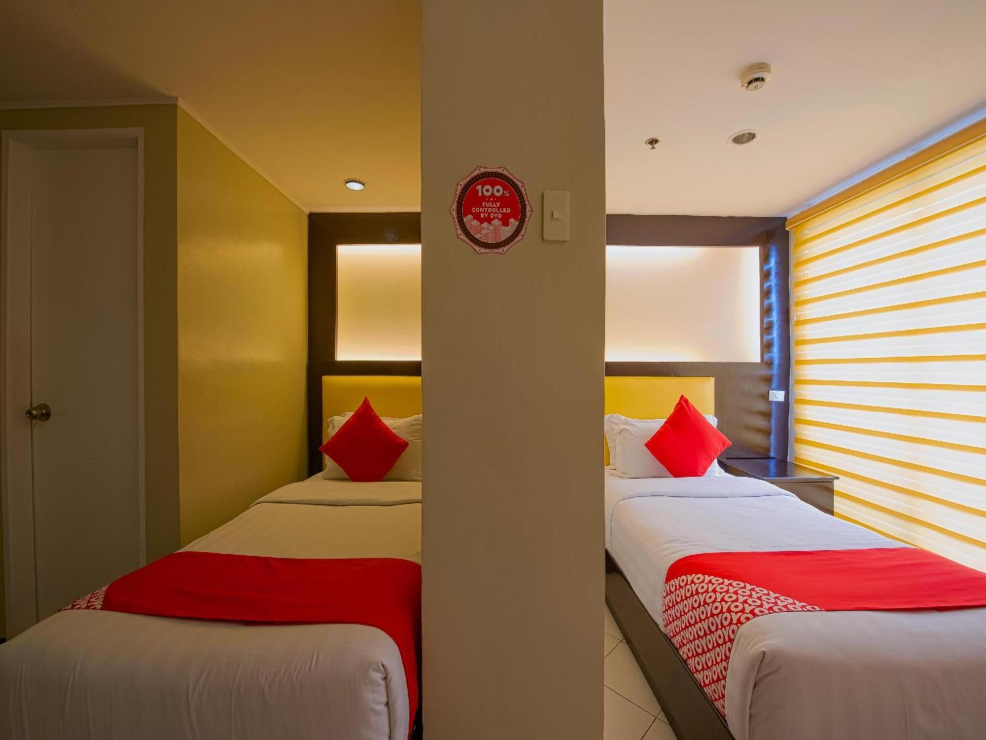 Oyo 115 Northridge Mansions Hotel Кесон Сити Екстериор снимка