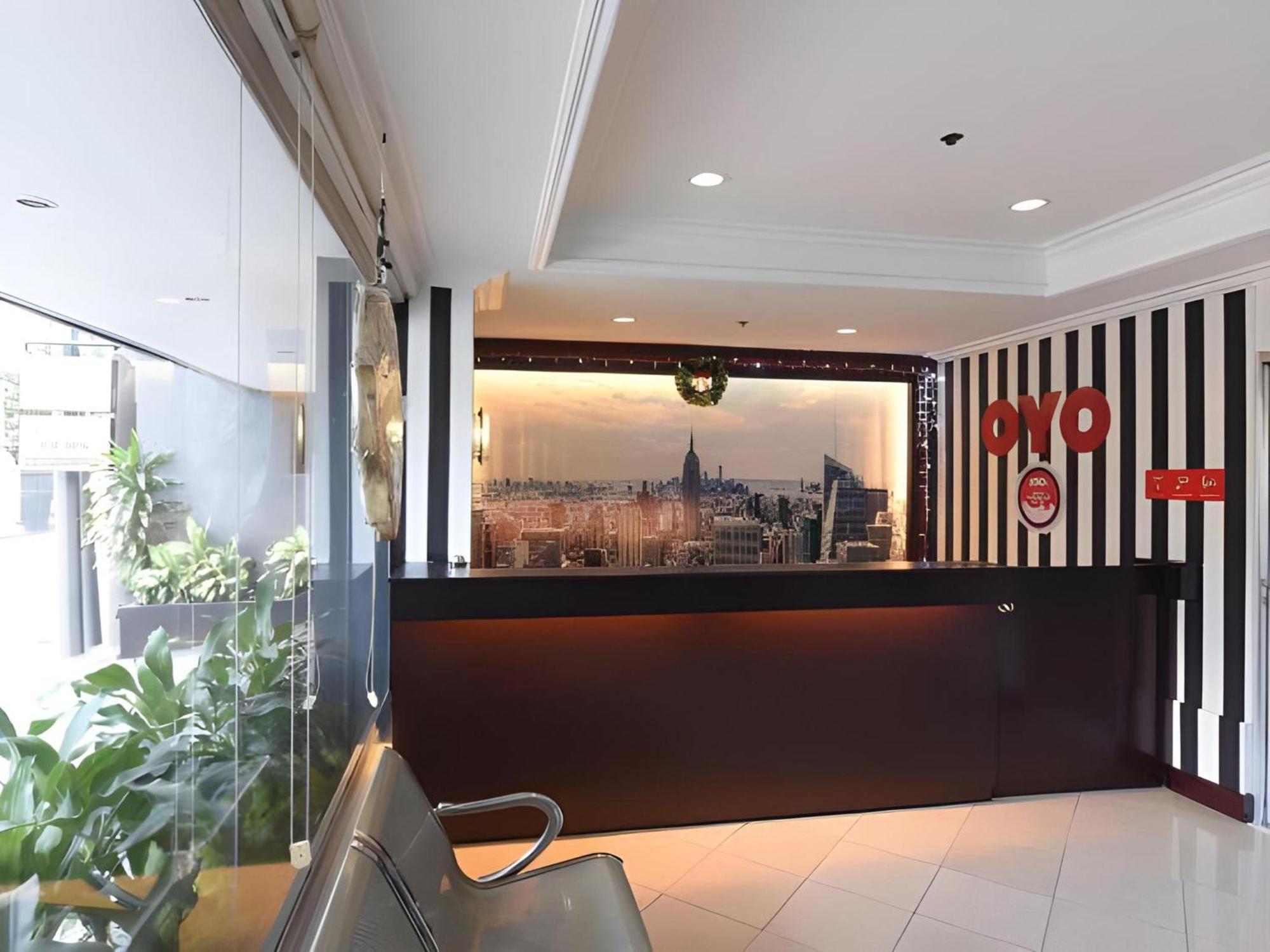 Oyo 115 Northridge Mansions Hotel Кесон Сити Екстериор снимка