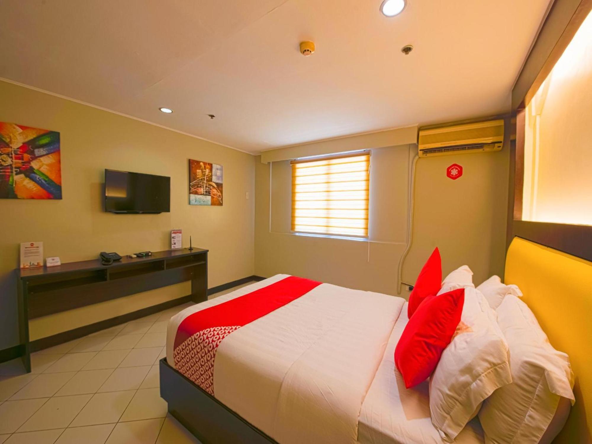 Oyo 115 Northridge Mansions Hotel Кесон Сити Екстериор снимка